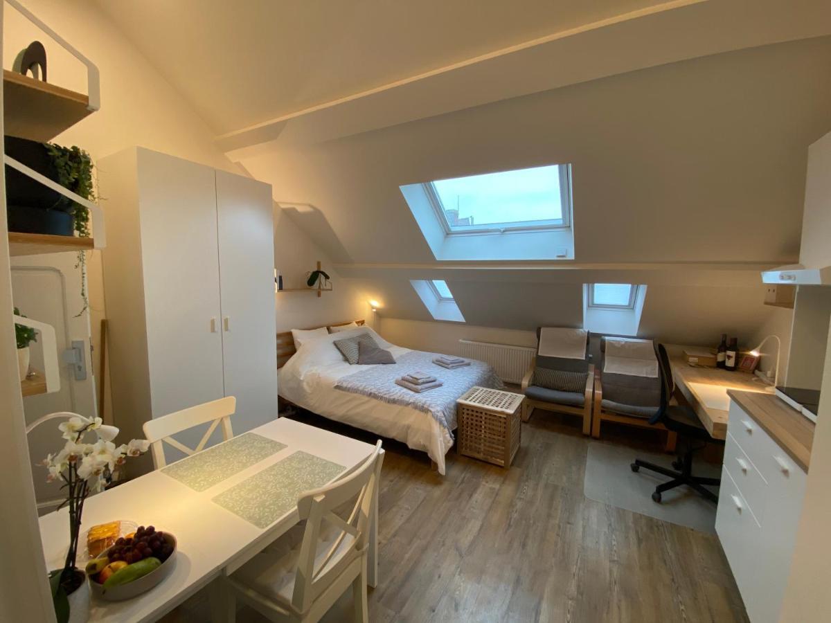 Logies-M Comfort Studios Inc Bikes B&B Oostende Exteriör bild