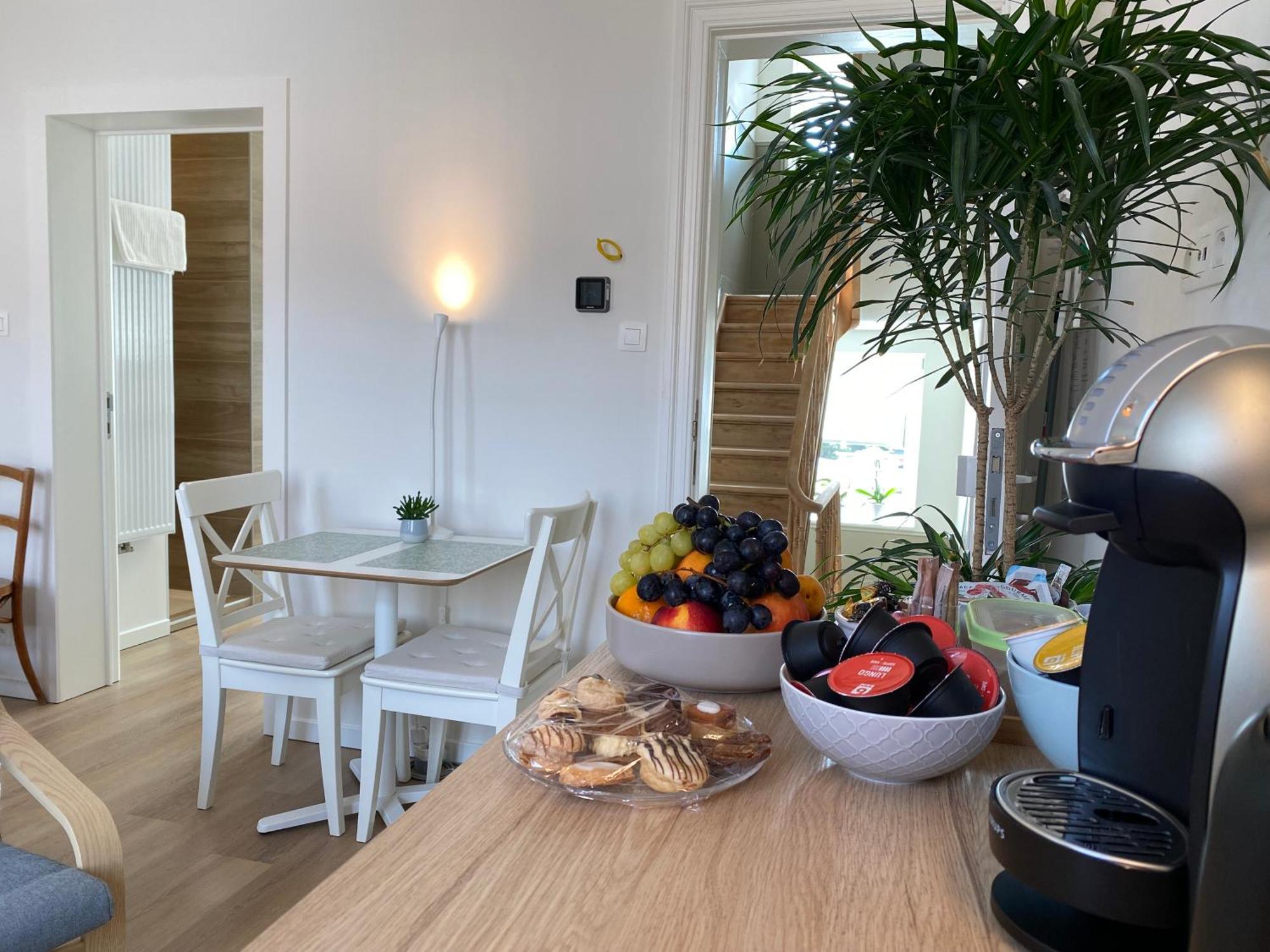 Logies-M Comfort Studios Inc Bikes B&B Oostende Exteriör bild